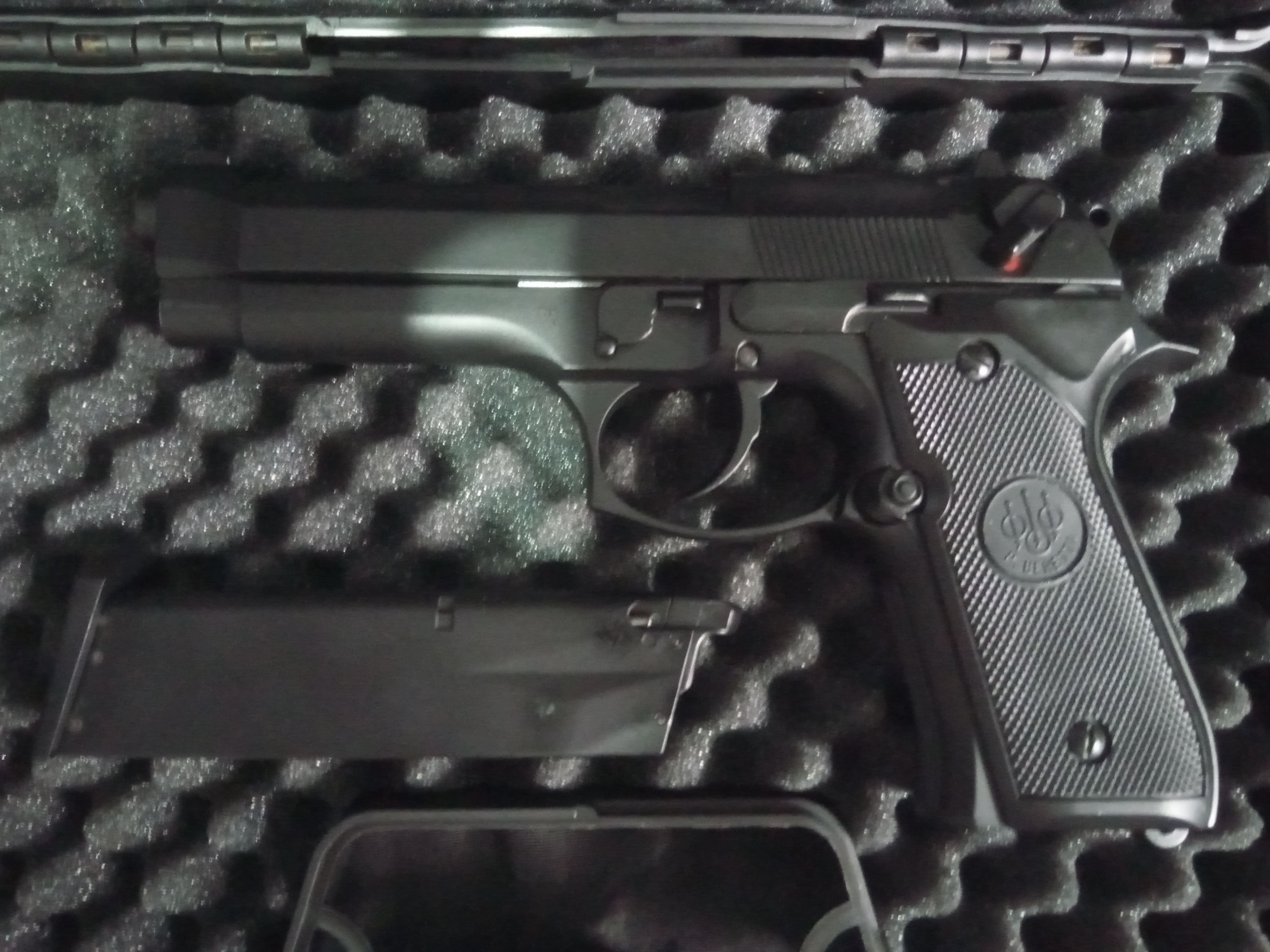 Pistola GBB Beretta M92 - Com Maleta 