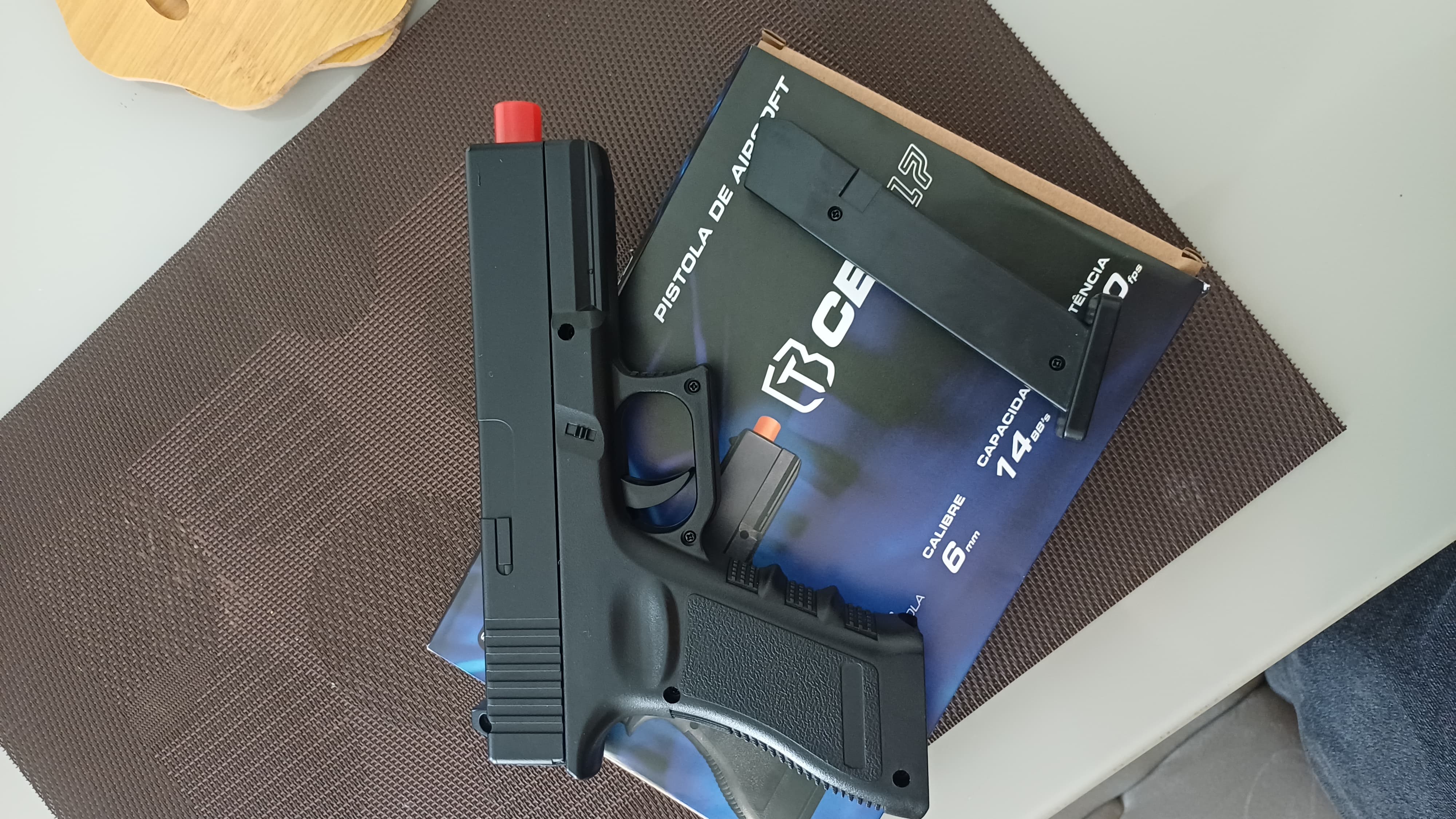 Pistola spring metal
