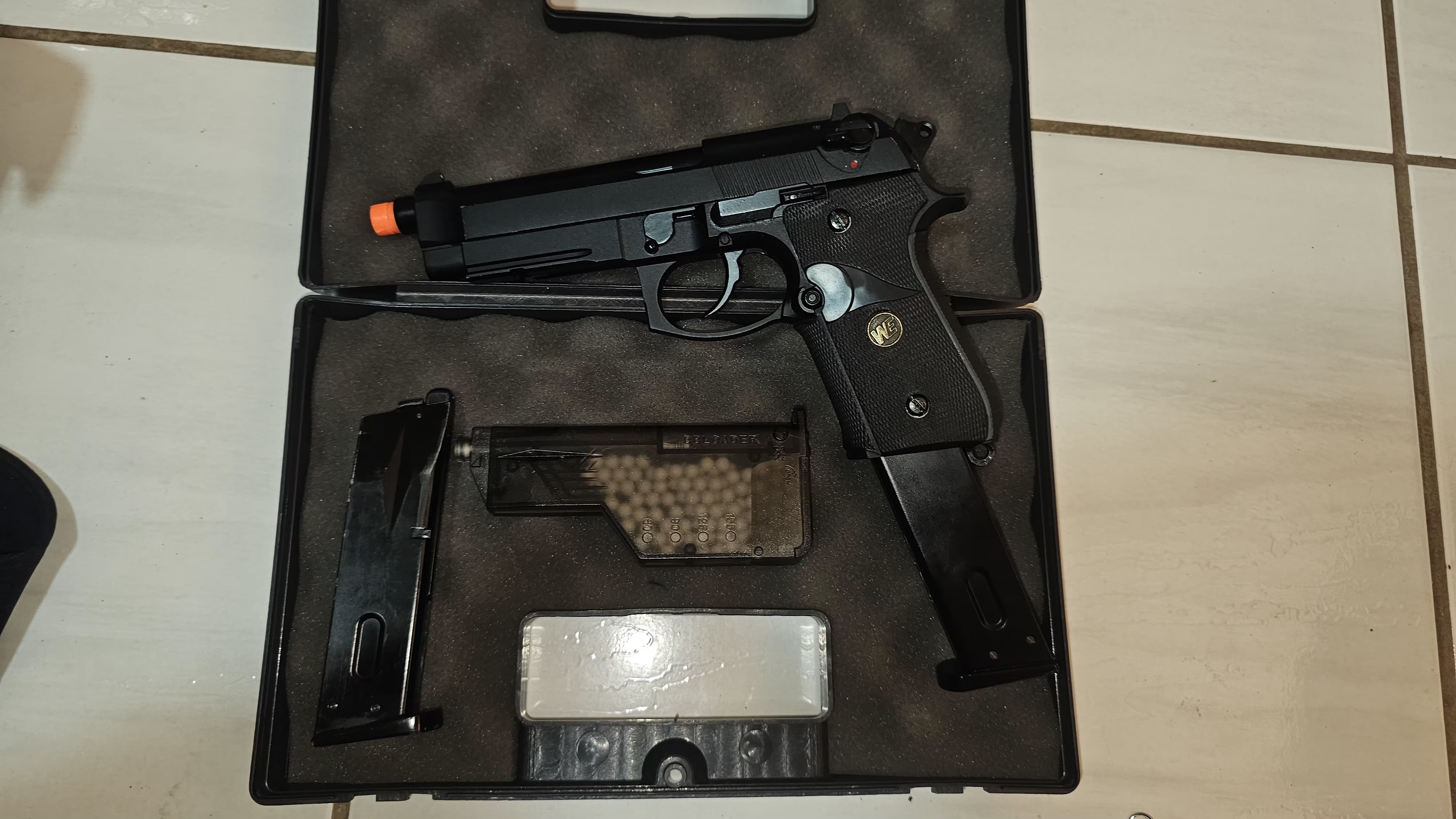 Pistola Airsoft We M92 Gbb Completa + Nota Fiscal